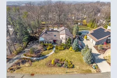 17 Brentwood Dr, North Caldwell, NJ 07006 - Photo 3