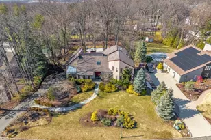 17 Brentwood Dr, North Caldwell, NJ 07006 - Photo 3