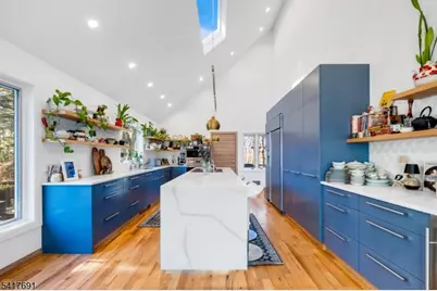 17 Brentwood Dr, North Caldwell, NJ 07006 - Photo 11