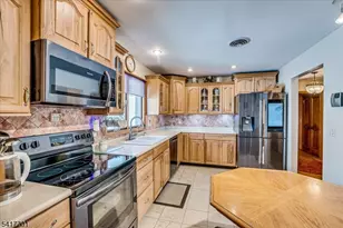 606 Knopf St, Linden, NJ 07036 - Photo 5