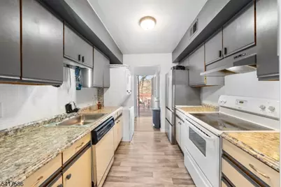 113 Tiffany Blvd, Newark, NJ 07104 - Photo 9