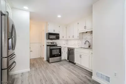 54 Burlington Ct, Hamburg, NJ 07419 - Photo 5