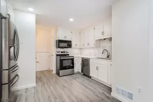 54 Burlington Ct, Hamburg, NJ 07419 - Photo 5