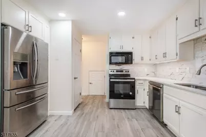 54 Burlington Ct, Hamburg, NJ 07419 - Photo 3