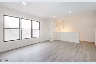 54 Burlington Ct, Hamburg, NJ 07419 - Photo 9