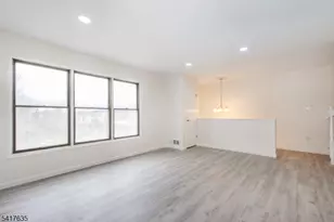 54 Burlington Ct, Hamburg, NJ 07419 - Photo 9