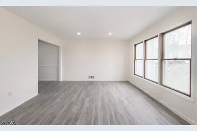 54 Burlington Ct, Hamburg, NJ 07419 - Photo 7