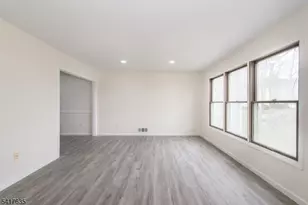 54 Burlington Ct, Hamburg, NJ 07419 - Photo 7