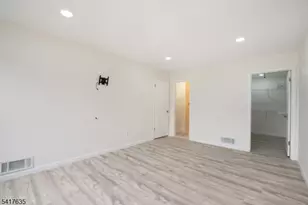 54 Burlington Ct, Hamburg, NJ 07419 - Photo 17