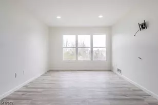 54 Burlington Ct, Hamburg, NJ 07419 - Photo 13