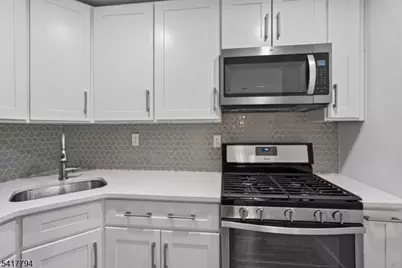 39 Boston Ct, Newark, NJ 07103 - Photo 11