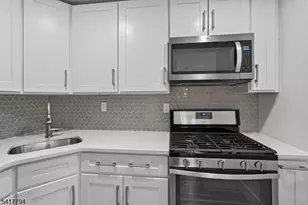 39 Boston Ct, Newark, NJ 07103 - Photo 11