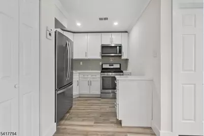 39 Boston Ct, Newark, NJ 07103 - Photo 7