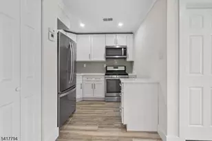 39 Boston Ct, Newark, NJ 07103 - Photo 7