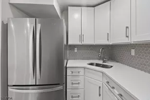 39 Boston Ct, Newark, NJ 07103 - Photo 9