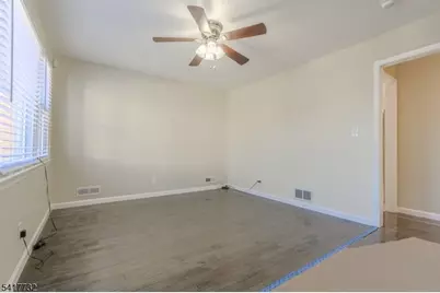 15-17 Crown St, Newark, NJ 07106 - Photo 3