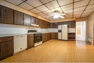 390 Lafayette St, Newark, NJ 07105 - Photo 11