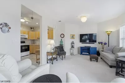 375 Rifle Camp Rd #105, Woodland Park, NJ 07424 - Photo 3