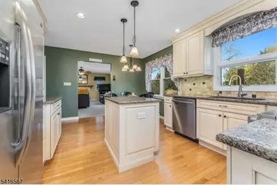 34 Aberdeen Circle, Raritan Township, NJ 08822 - Photo 11