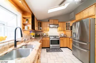 8 Dahlia Rd, Franklin Township, NJ 08873 - Photo 11