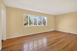 77 Meadow Run Dr, Montgomery Township, NJ 08558 - Photo 5