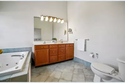 266 Patriot Hill Dr, Bernards Township, NJ 07920 - Photo 23