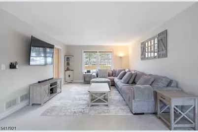 1 Radcliffe Dr, Roxbury Township, NJ 07876 - Photo 3