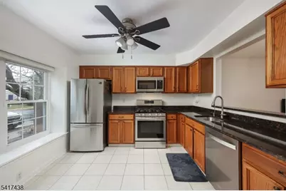 405 Cheshire Ct, Franklin Township, NJ 08873 - Photo 5