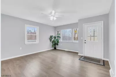 4 Toledo Ct, Hopatcong, NJ 07843 - Photo 3