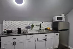 633 Thomas Blvd, East Orange, NJ 07017 - Photo 5