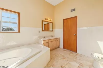 937 Roosevelt Ave, Union Township, NJ 07083 - Photo 23