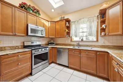 937 Roosevelt Ave, Union Township, NJ 07083 - Photo 15