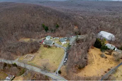 240 Longhouse Dr, West Milford, NJ 07421 - Photo 13