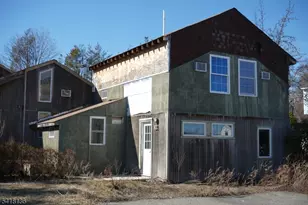 85 Roosevelt Ave, Butler, NJ 07405 - Photo 3