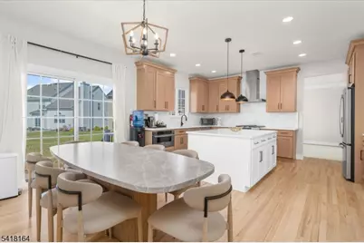 86 Treetops Cir, Franklin Township, NJ 08540 - Photo 3