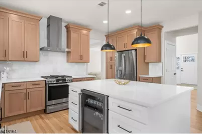 86 Treetops Cir, Franklin Township, NJ 08540 - Photo 5