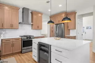 86 Treetops Cir, Franklin Township, NJ 08540 - Photo 5