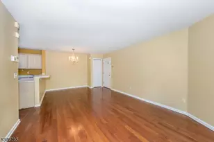 4 Parkside Ct, Wayne, NJ 07470 - Photo 9