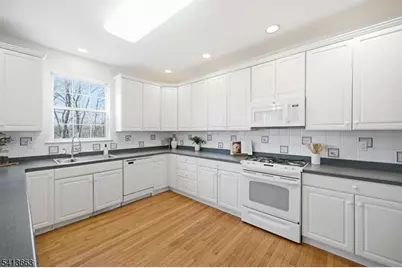 18 Glen Rock Rd, Cedar Grove, NJ 07009 - Photo 9