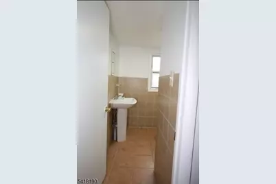 16 Krueger Pl, Passaic, NJ 07055 - Photo 15