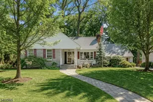 10 Tree Top Dr, Springfield, NJ 07081 - Photo 1