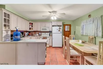 236 Stuyvesant Ave, Lyndhurst Township, NJ 07071 - Photo 23