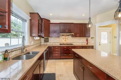 12-31 Roosevelt Pl, Fair Lawn, NJ 07410 - Photo 11