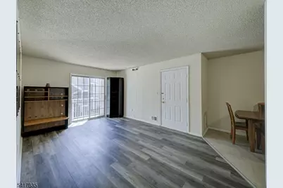 11 Lindsey Ct, Franklin Township, NJ 08823 - Photo 5