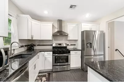 186 Tomahawk Trl, Byram Township, NJ 07871 - Photo 9