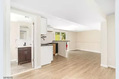 186 Tomahawk Trl, Byram Township, NJ 07871 - Photo 17