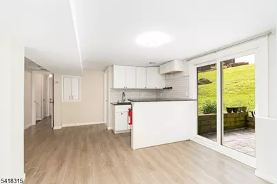 186 Tomahawk Trl, Byram Township, NJ 07871 - Photo 15