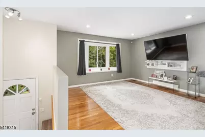 186 Tomahawk Trl, Byram Township, NJ 07871 - Photo 3