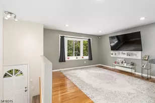 186 Tomahawk Trail, Byram Township, NJ 07871 - Photo 3