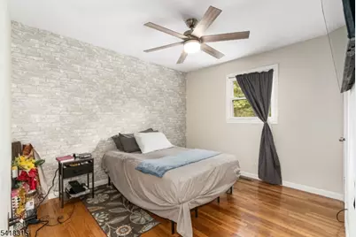 186 Tomahawk Trl, Byram Township, NJ 07871 - Photo 11